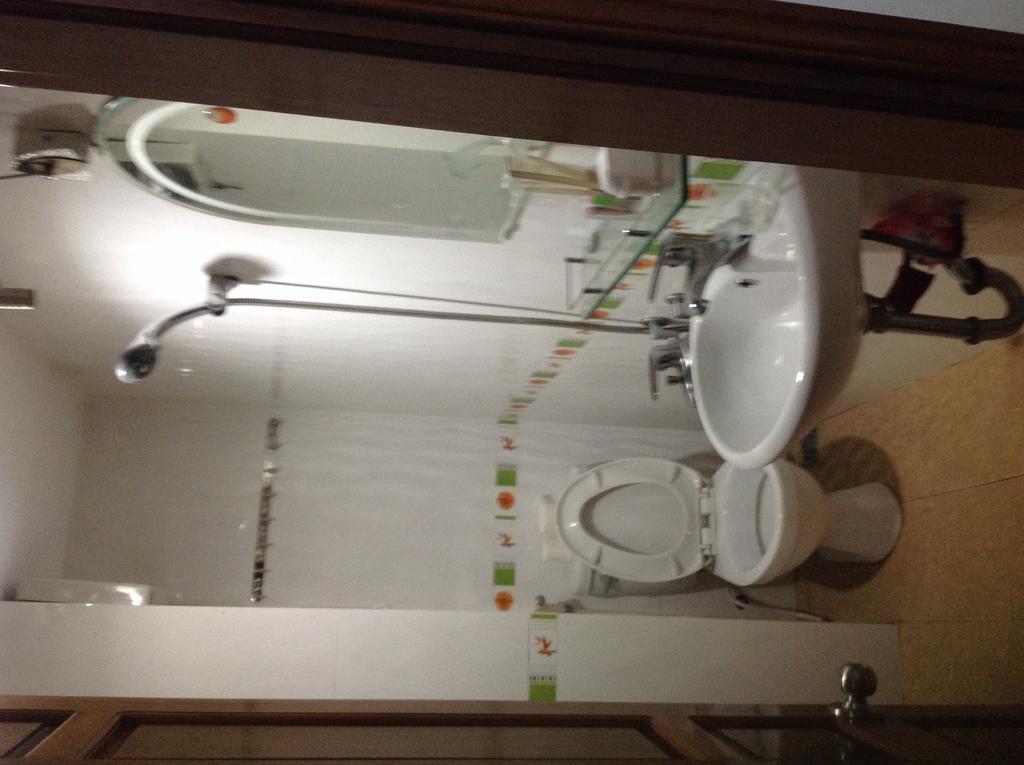 Anh Tuan Hotel Hue Room photo